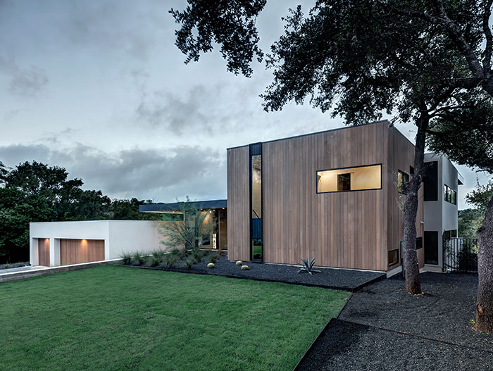 Dazzling house in Austin, Texas lets the family enjoy an indoor