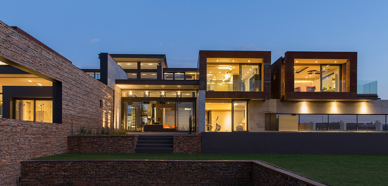 This contemporary mansion in South Africa blends luxury with comfort ...