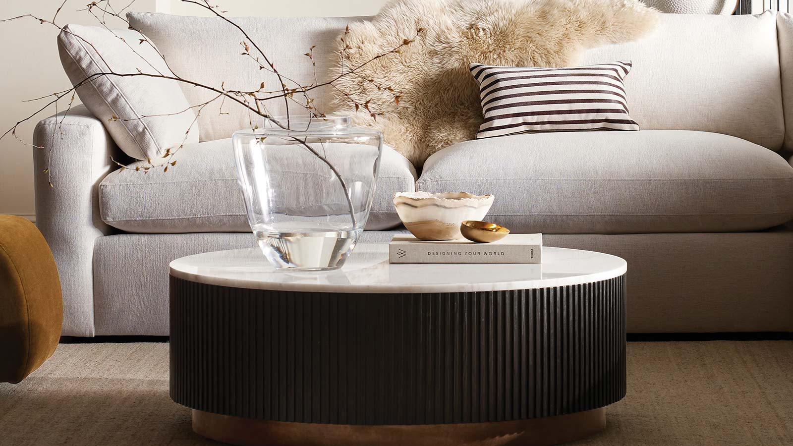 30 Glass Coffee Tables that Bring Transparency to Your Living Room | Decoist